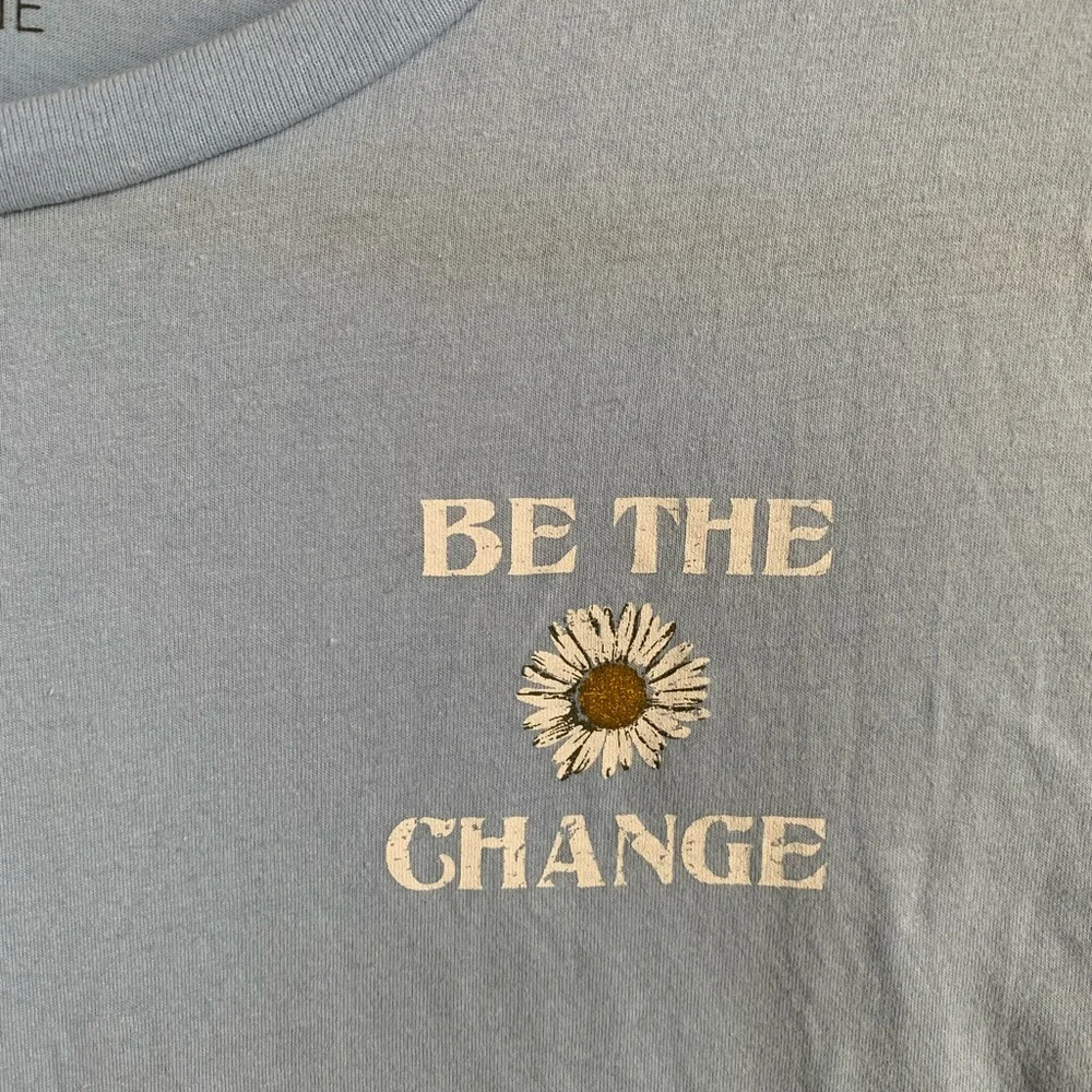 SOCIAL SCENE Blue Floral “Be The Change” Spring Crop Top Womens size XL - Picture 2 of 4